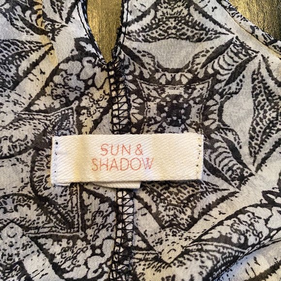Sun & Shadow Blouse - Size Small - Picture 6 of 7